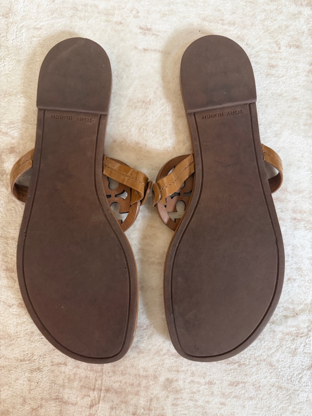 Tory Burch Tan Patent Leather Logo Thong Sandals - Picture 3 of 3